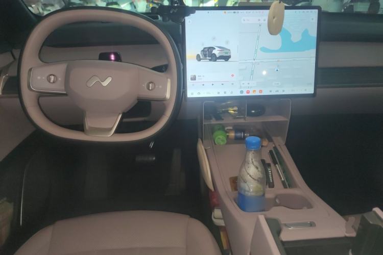 Used ONVO L60 2025 Model—60 kWh Rear-Wheel-Drive Version Center Console