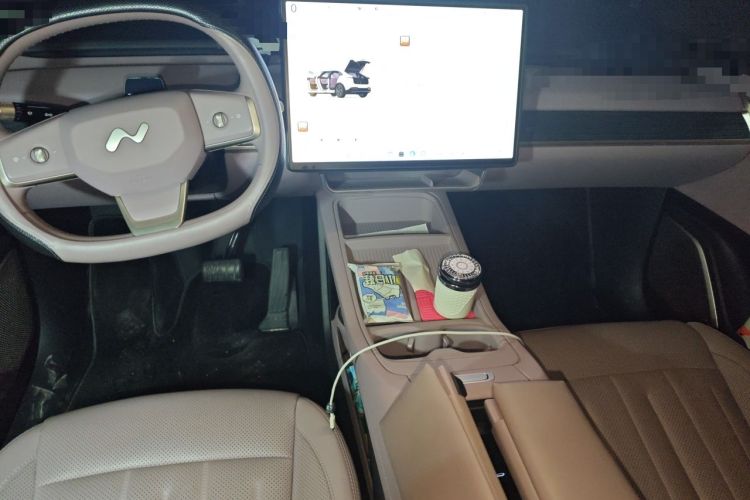 Used ONVO L60 2025 Model—60 kWh Rear-Wheel-Drive Version Center Console