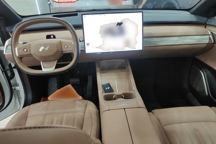 Used ONVO L60 2025 Model—60 kWh All-Wheel-Drive Version Center Console