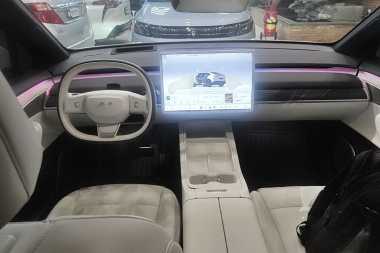 Used ONVO L60 2025 Model—60 kWh Rear-Wheel-Drive Version Center Console