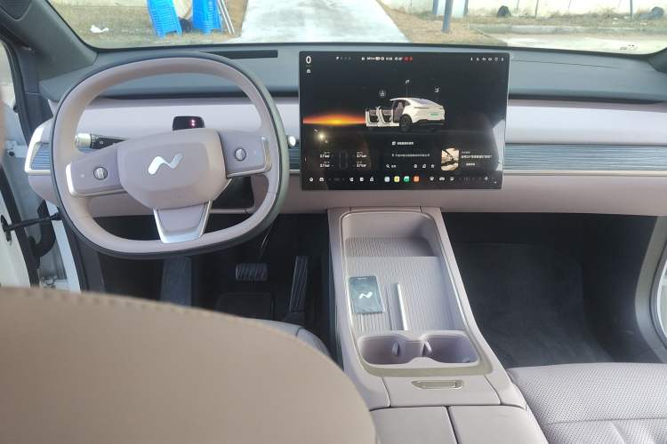 Used ONVO L60 2025 Model—60 kWh Rear-Wheel-Drive Version Center Console