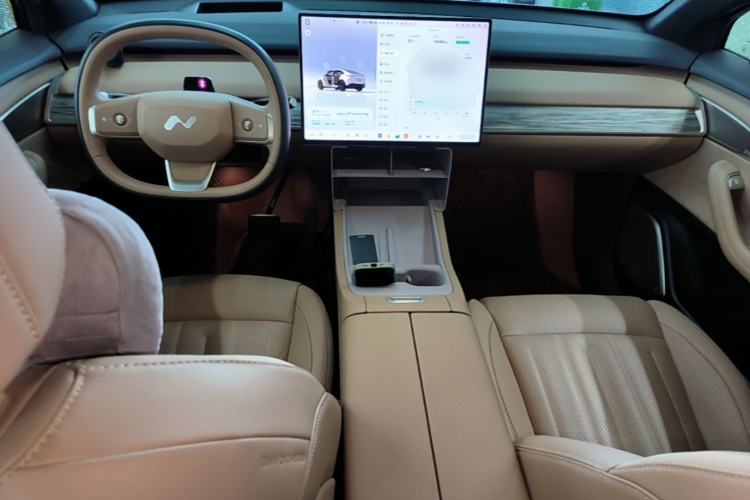 Used ONVO L60 2025 Model—60 kWh All-Wheel-Drive Version Center Console