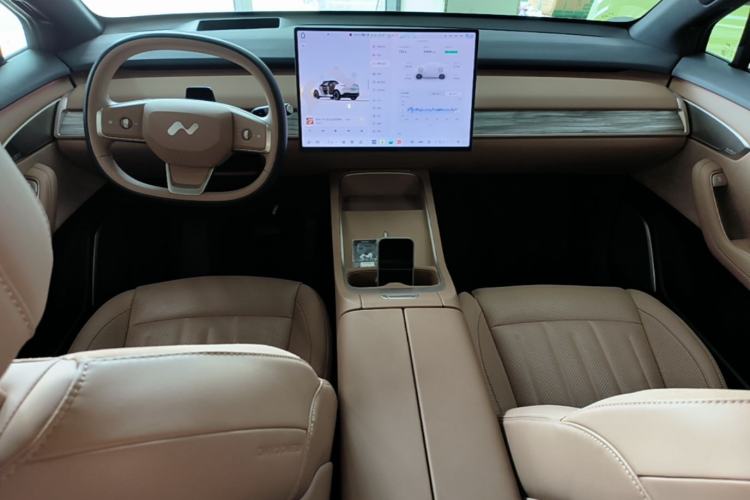 Used ONVO L60 2025 Model—60 kWh All-Wheel-Drive Version Center Console