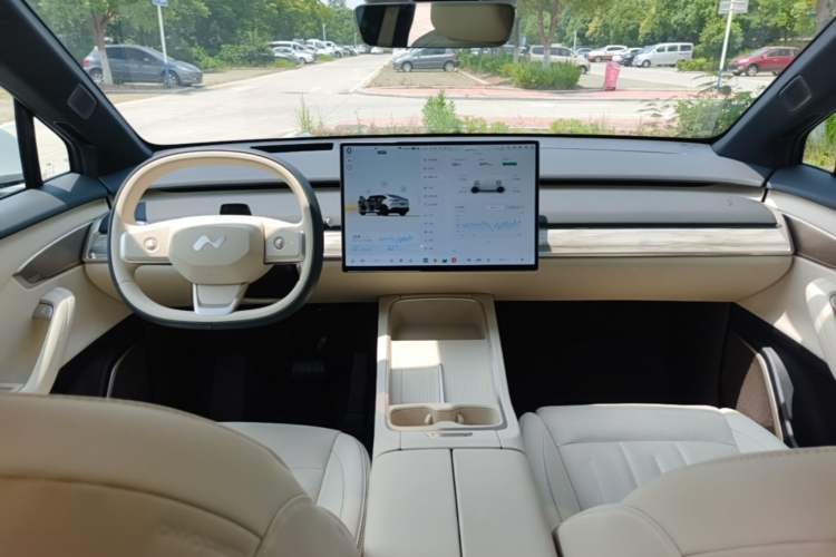Used ONVO L60 2025 Model—60 kWh Rear-Wheel-Drive Version Center Console