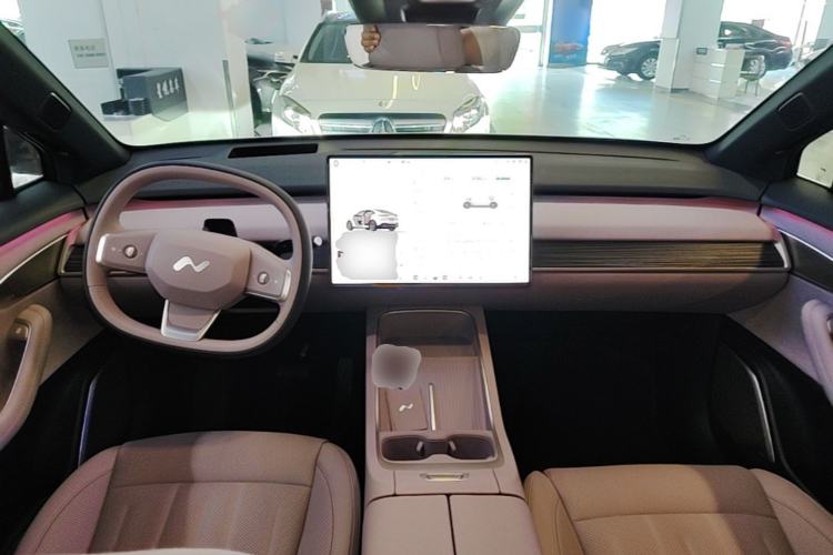 Used ONVO L60 2025 Model—60 kWh Rear-Wheel-Drive Version Center Console
