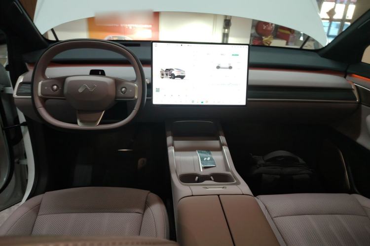 Used ONVO L60 2025 Model—85 kWh All-Wheel-Drive Version Center Console