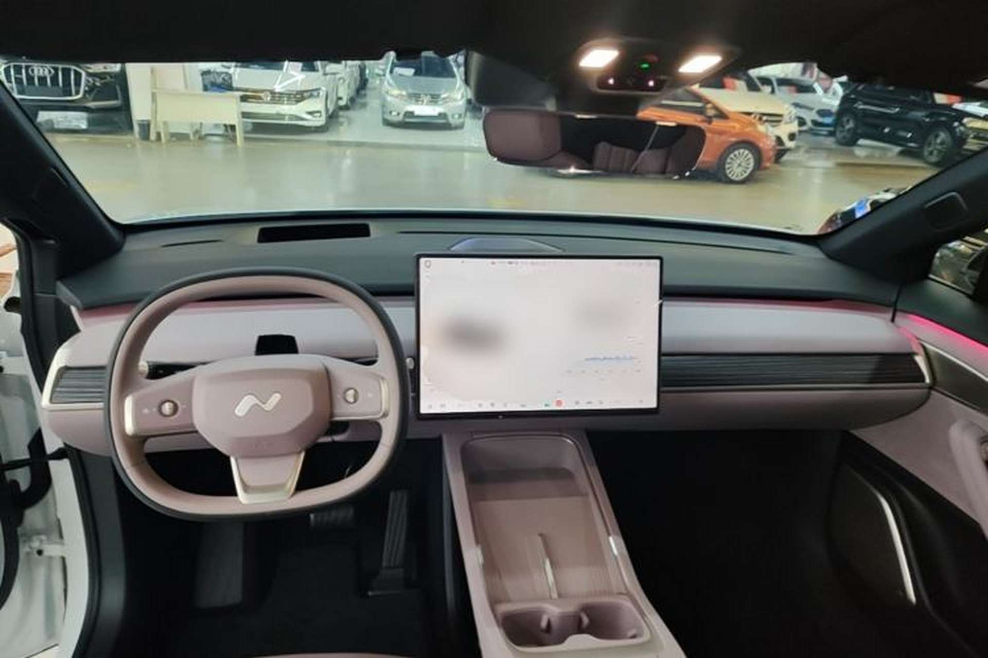 Used ONVO L60 2025 Model—60 kWh Rear-Wheel-Drive Version Center Console