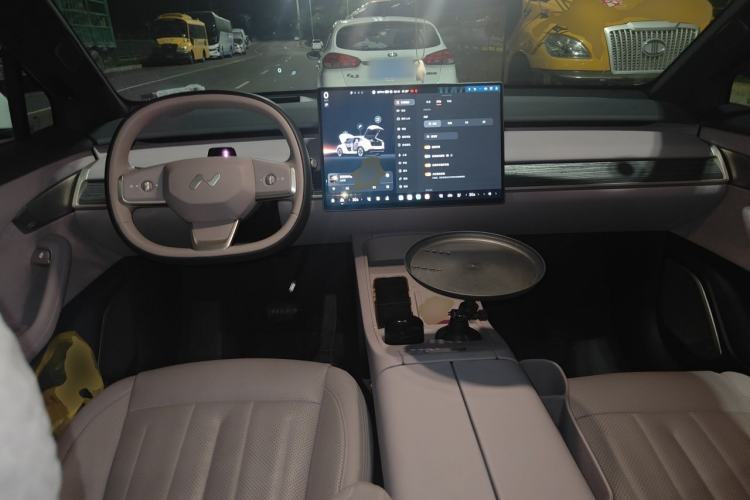 Used ONVO L60 2025 Model—60 kWh All-Wheel-Drive Version Center Console