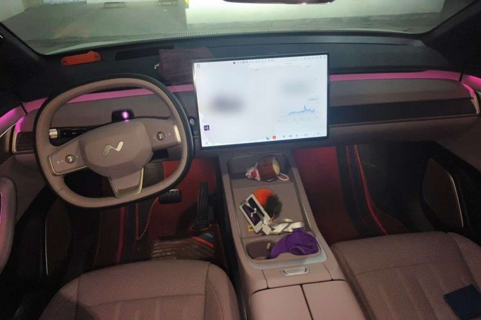 Used ONVO L60 2025 Model—60 kWh Rear-Wheel-Drive Version Center Console