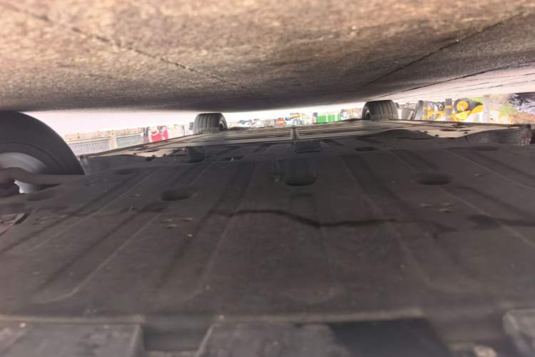 Used ONVO L60 2025 Model—60 kWh Rear-Wheel-Drive Version Chassis Front