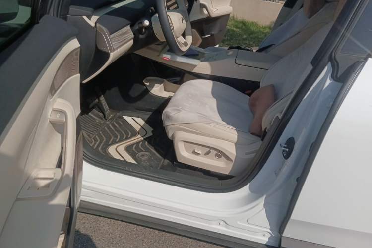 Used ONVO L60 2025 Model—60 kWh All-Wheel-Drive Version Driver Seat
