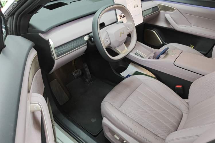 Used ONVO L60 2025 Model—60 kWh Rear-Wheel-Drive Version Driver Seat