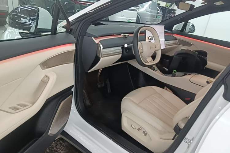 Used ONVO L60 2025 Model—60 kWh Rear-Wheel-Drive Version Driver Seat