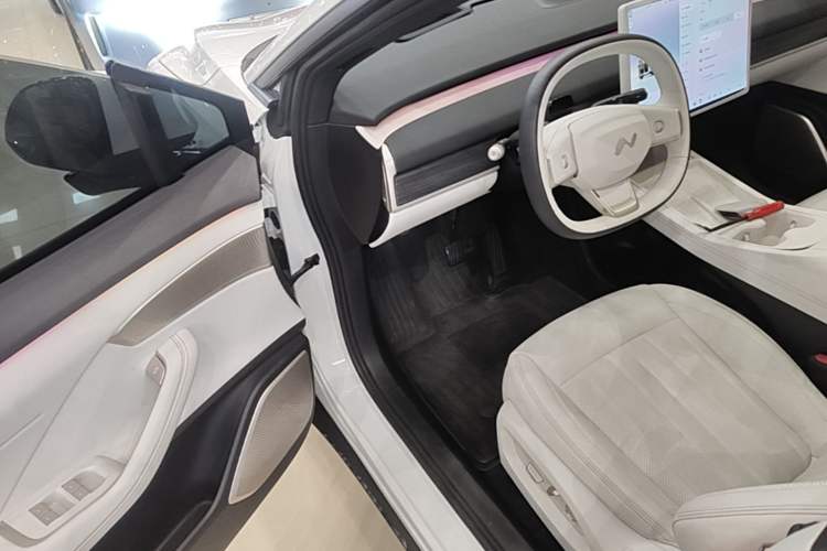 Used ONVO L60 2025 Model—60 kWh Rear-Wheel-Drive Version Driver Seat