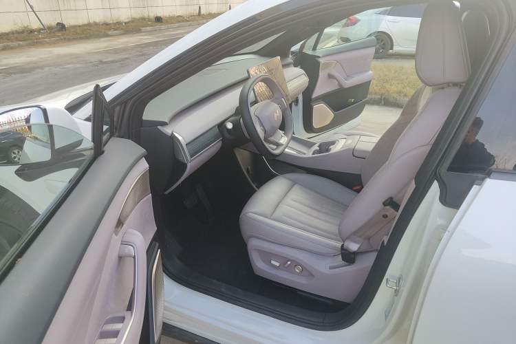 Used ONVO L60 2025 Model—60 kWh Rear-Wheel-Drive Version Driver Seat