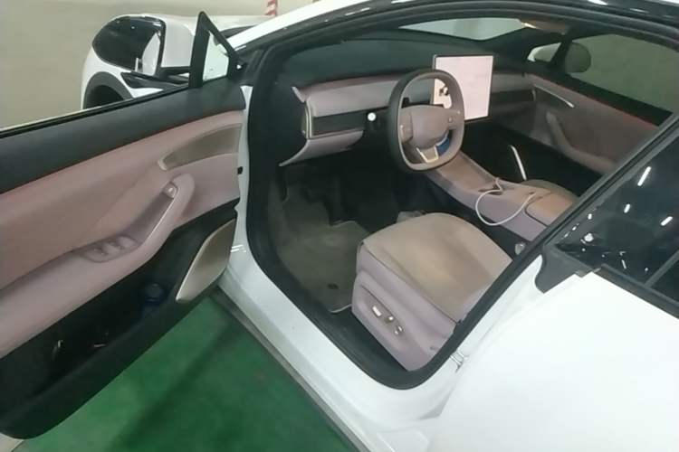 Used ONVO L60 2025 Model—85 kWh Rear-Wheel-Drive Version Driver Seat