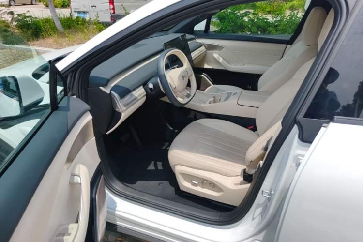 Used ONVO L60 2025 Model—60 kWh Rear-Wheel-Drive Version Driver Seat
