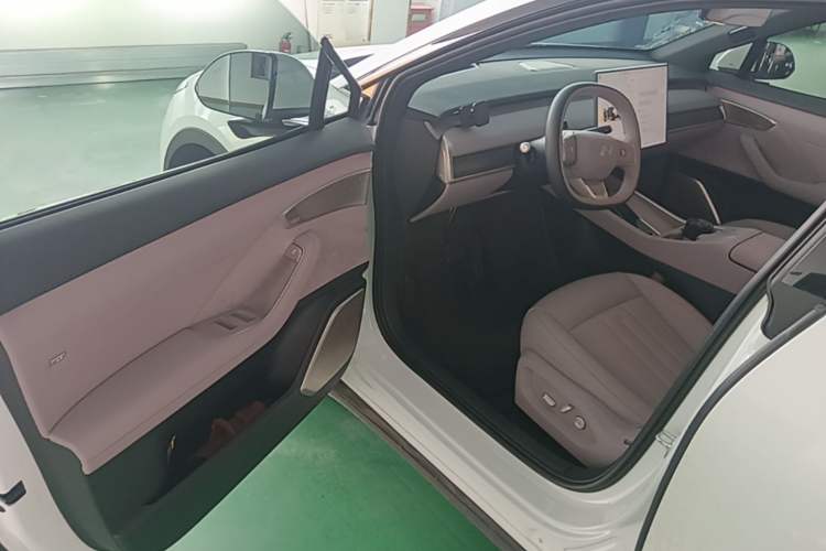 Used ONVO L60 2025 Model—60 kWh All-Wheel-Drive Version Driver Seat