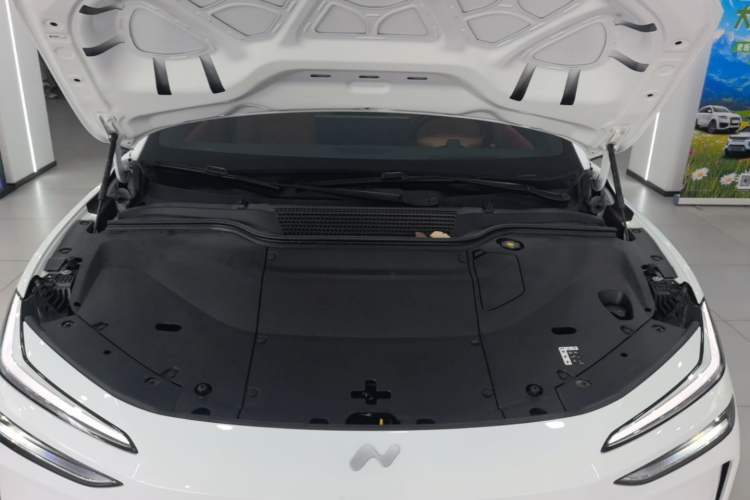 Used ONVO L60 2025 Model—85 kWh All-Wheel-Drive Version Engine Bay