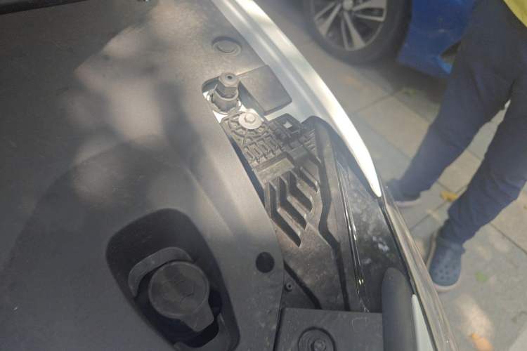 Used ONVO L60 2025 Model—60 kWh Rear-Wheel-Drive Version Engine Bay Left