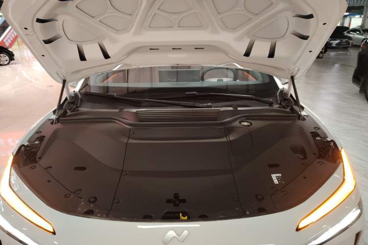 Used ONVO L60 2025 Model—85 kWh All-Wheel-Drive Version Engine Bay