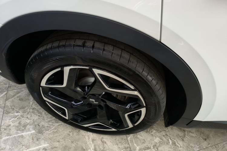 Used ONVO L60 2025 Model—60 kWh All-Wheel-Drive Version Exterior 5