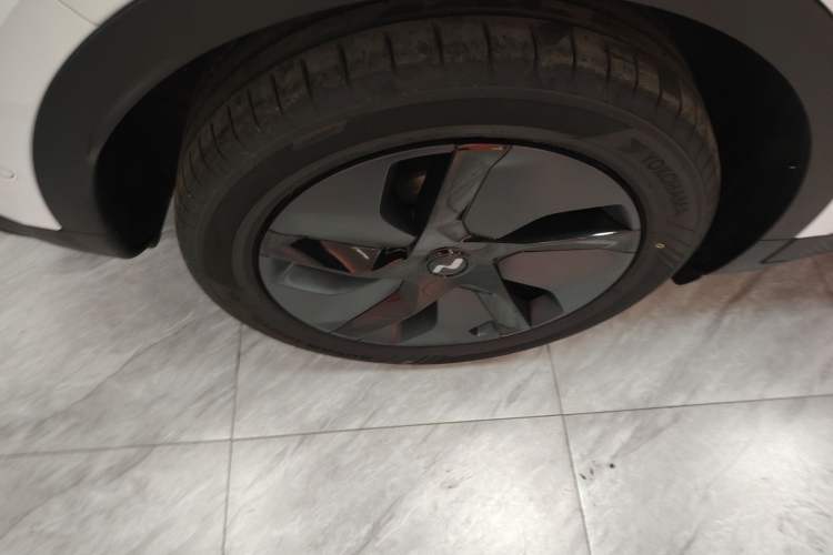 Used ONVO L60 2025 Model—85 kWh All-Wheel-Drive Version Exterior 5