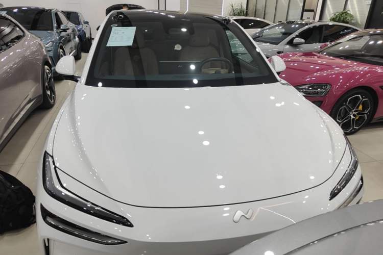 Used ONVO L60 2025 Model—60 kWh All-Wheel-Drive Version Front