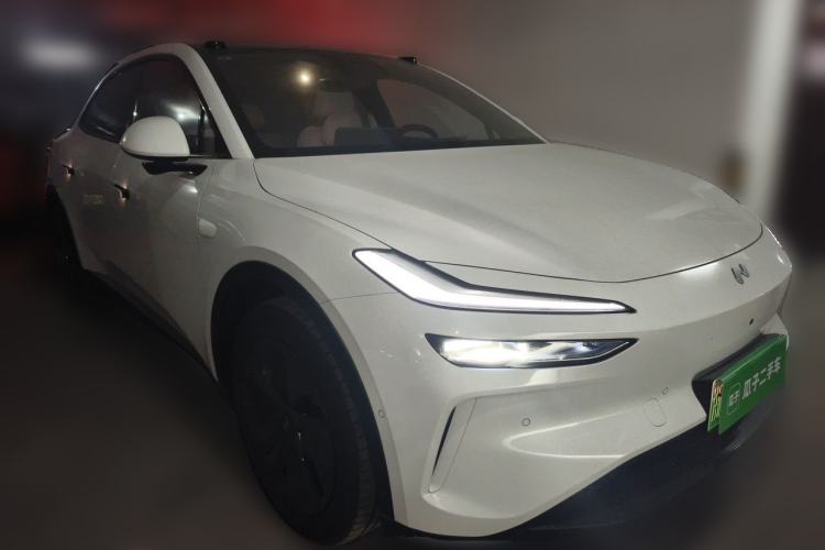 Used ONVO L60 2025 Model—60 kWh Rear-Wheel-Drive Version Front Right 45 Deg