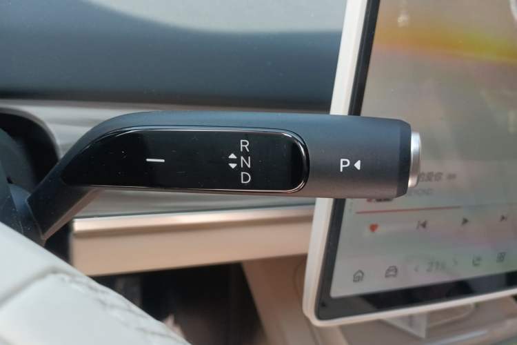 Used ONVO L60 2025 Model—60 kWh All-Wheel-Drive Version Gear Lever