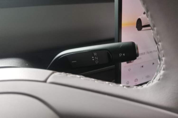Used ONVO L60 2025 Model—60 kWh Rear-Wheel-Drive Version Gear Lever