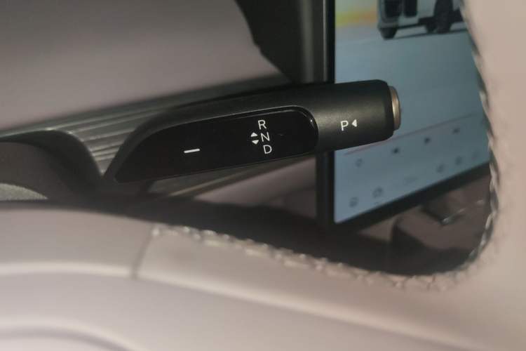 Used ONVO L60 2025 Model—60 kWh Rear-Wheel-Drive Version Gear Lever