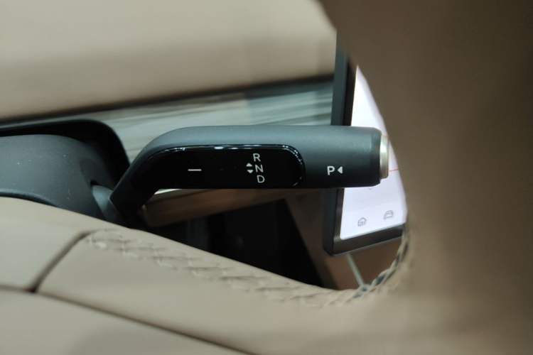 Used ONVO L60 2025 Model—60 kWh All-Wheel-Drive Version Gear Lever