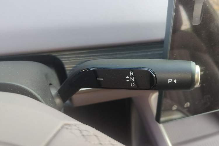 Used ONVO L60 2025 Model—60 kWh Rear-Wheel-Drive Version Gear Lever