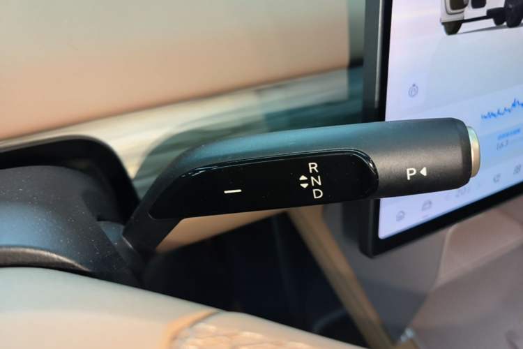 Used ONVO L60 2025 Model—60 kWh All-Wheel-Drive Version Gear Lever
