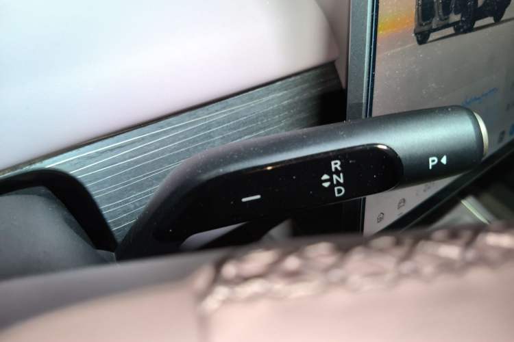 Used ONVO L60 2025 Model—60 kWh All-Wheel-Drive Version Gear Lever