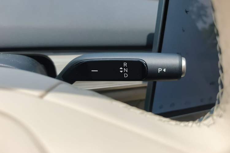 Used ONVO L60 2025 Model—60 kWh Rear-Wheel-Drive Version Gear Lever