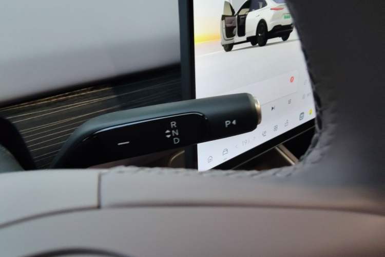 Used ONVO L60 2025 Model—60 kWh Rear-Wheel-Drive Version Gear Lever