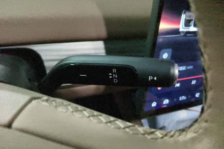 Used ONVO L60 2025 Model—60 kWh Rear-Wheel-Drive Version Gear Lever