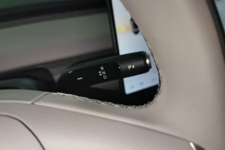 Used ONVO L60 2025 Model—60 kWh Rear-Wheel-Drive Version Gear Lever