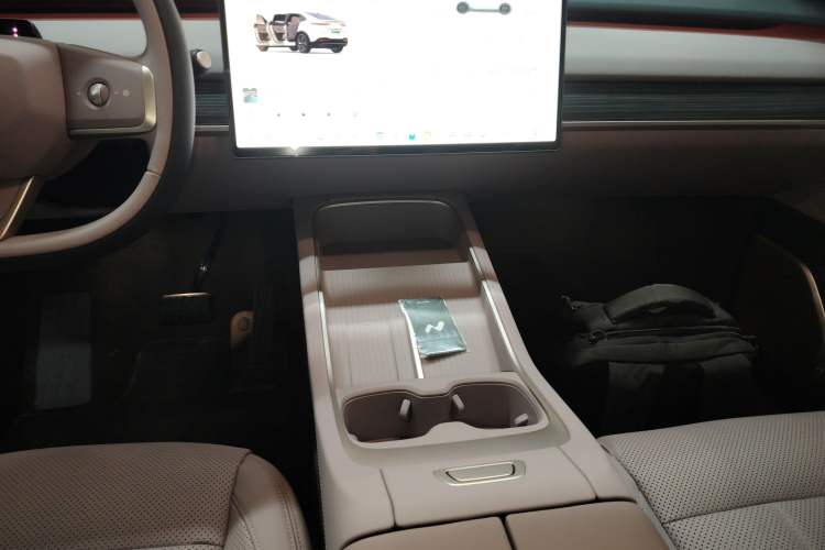 Used ONVO L60 2025 Model—85 kWh All-Wheel-Drive Version Gear Lever