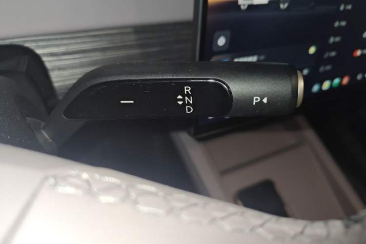 Used ONVO L60 2025 Model—60 kWh All-Wheel-Drive Version Gear Lever