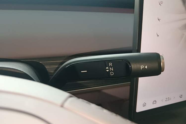 Used ONVO L60 2025 Model—60 kWh All-Wheel-Drive Version Gear Lever