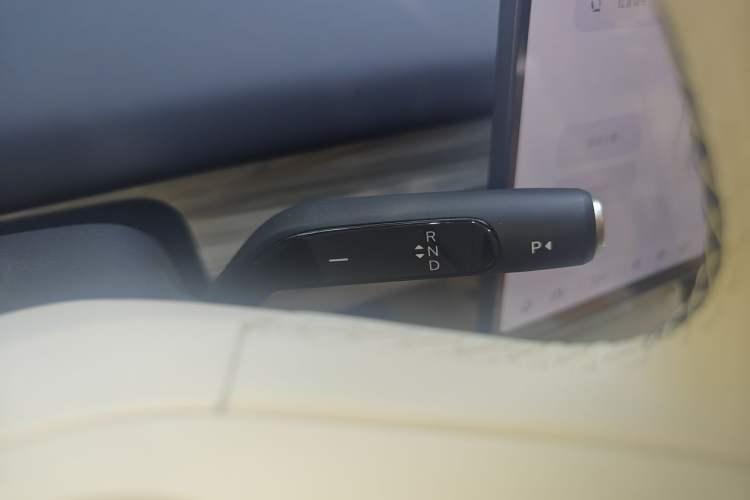 Used ONVO L60 2025 Model—60 kWh Rear-Wheel-Drive Version Gear Lever