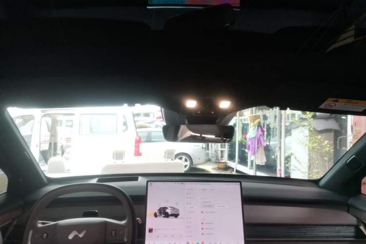 Used ONVO L60 2025 Model—60 kWh Rear-Wheel-Drive Version Headliner