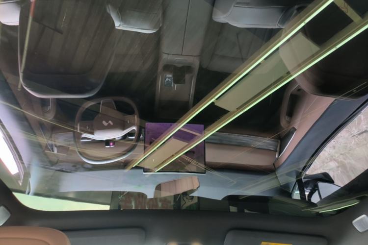 Used ONVO L60 2025 Model—60 kWh All-Wheel-Drive Version Headliner
