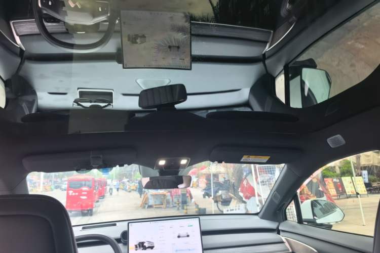 Used ONVO L60 2025 Model—60 kWh Rear-Wheel-Drive Version Headliner