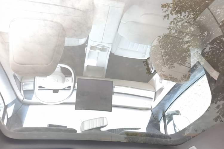 Used ONVO L60 2025 Model—60 kWh Rear-Wheel-Drive Version Headliner