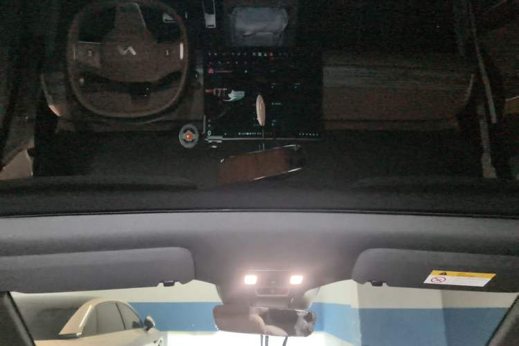Used ONVO L60 2025 Model—60 kWh Rear-Wheel-Drive Version Headliner