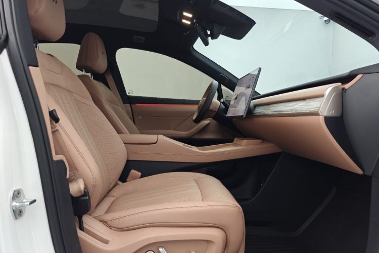Used ONVO L60 2025 Model—60 kWh Rear-Wheel-Drive Version Interior 3